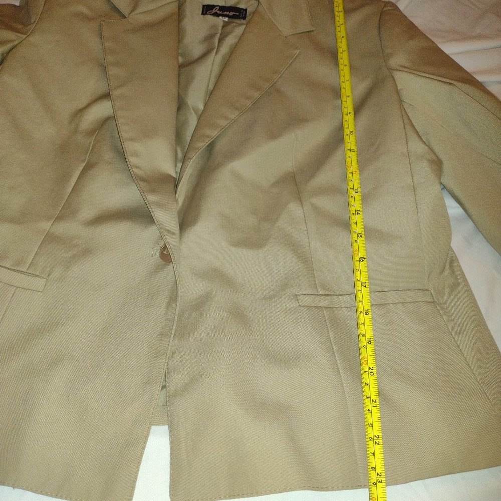 Pretty Blazer - Picture 2 of 12